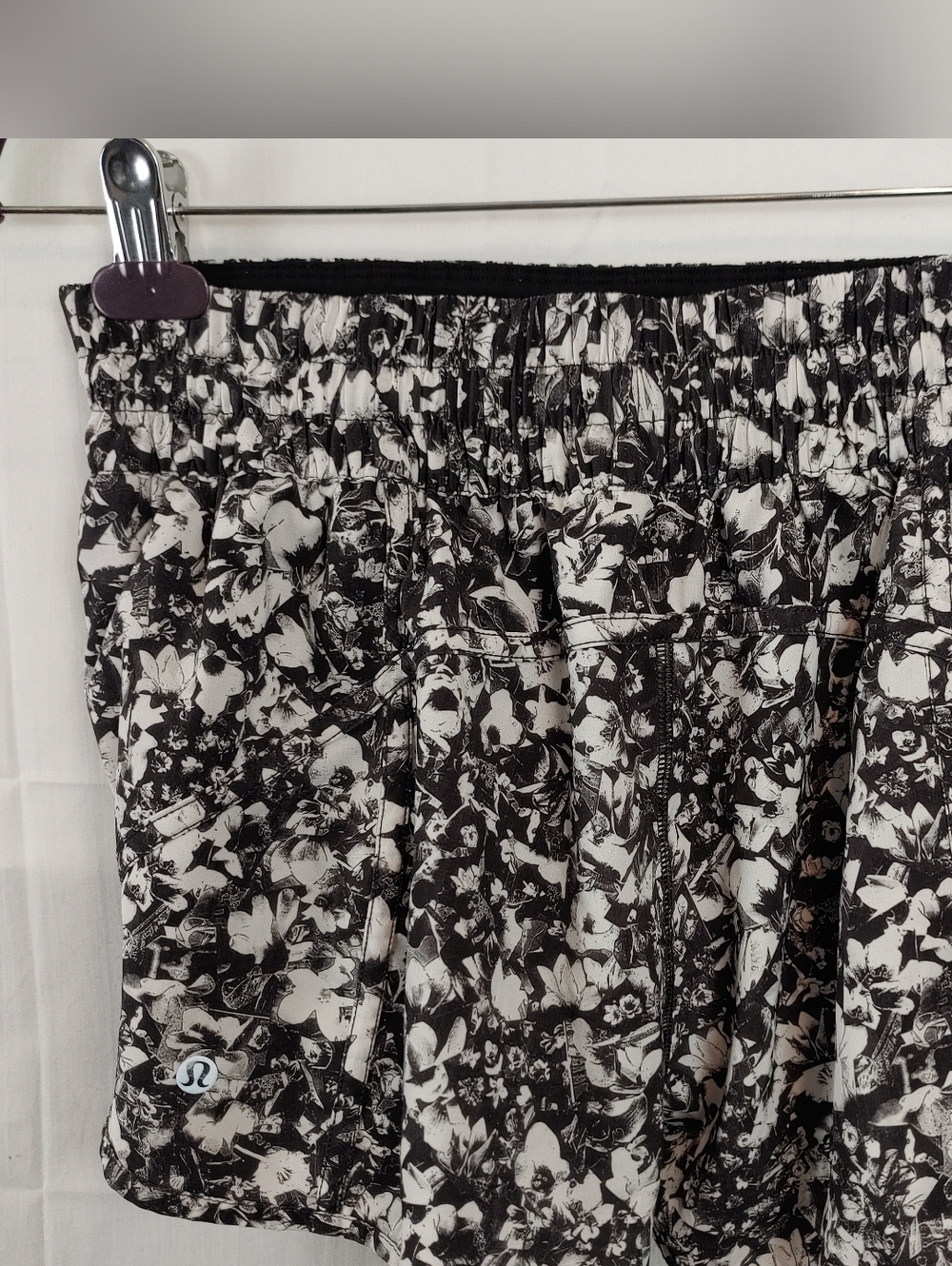 Lululemon Tracker Running Short V (4")Mash Up White /Black Floral Size 10 - Picture 4 of 14